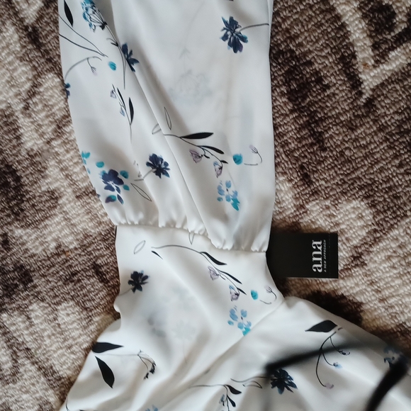 Blouse - Picture 2 of 5